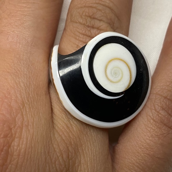 Hand carved Shell Ring - Picture 3 of 8